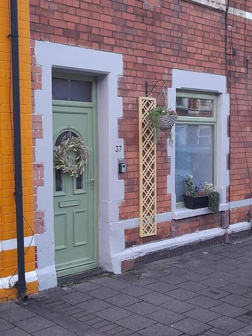 Just The Splott! Sleeps 6, 8 Mins To Stadium. 카디프 외부 사진
